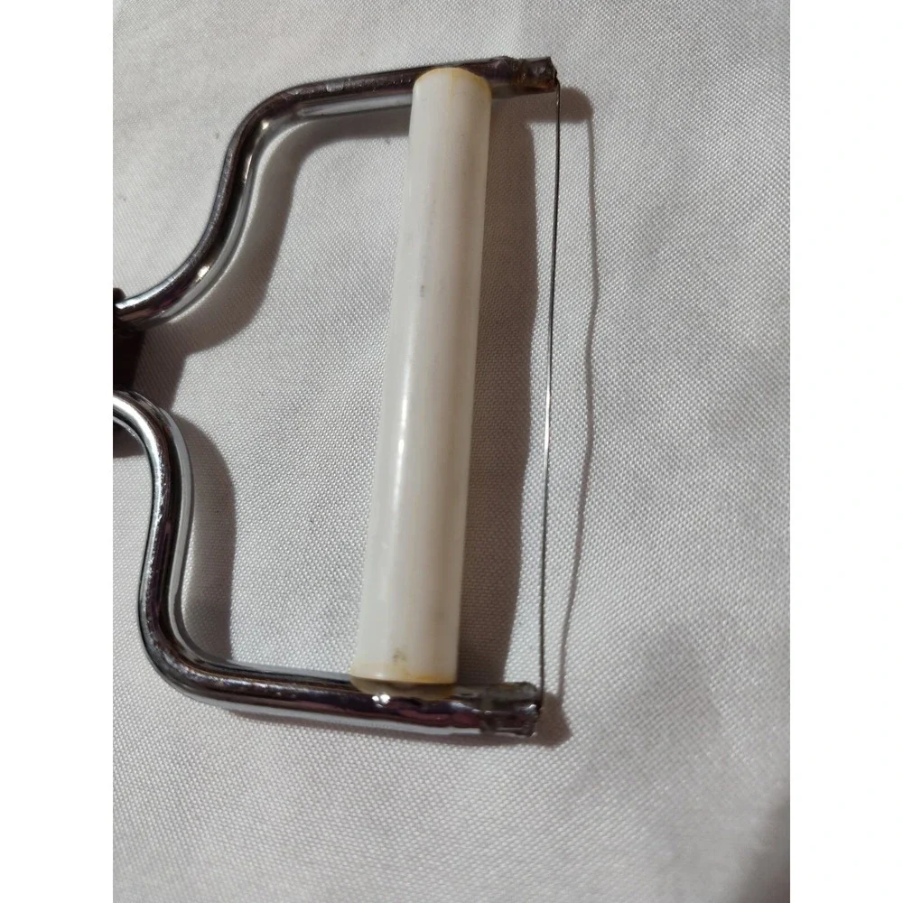 Travco brown daisy cheese slicer movie prop MCM FLAWS
